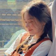 知名家居少女