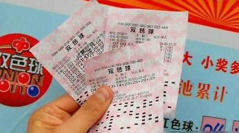 我中了2000万彩票有人出2100万买我的彩票请问这犯法吗？